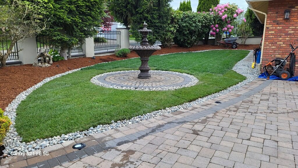 water-fountain-water-fountain-installation-sod-mulch-rock-installation-everett-washington-2